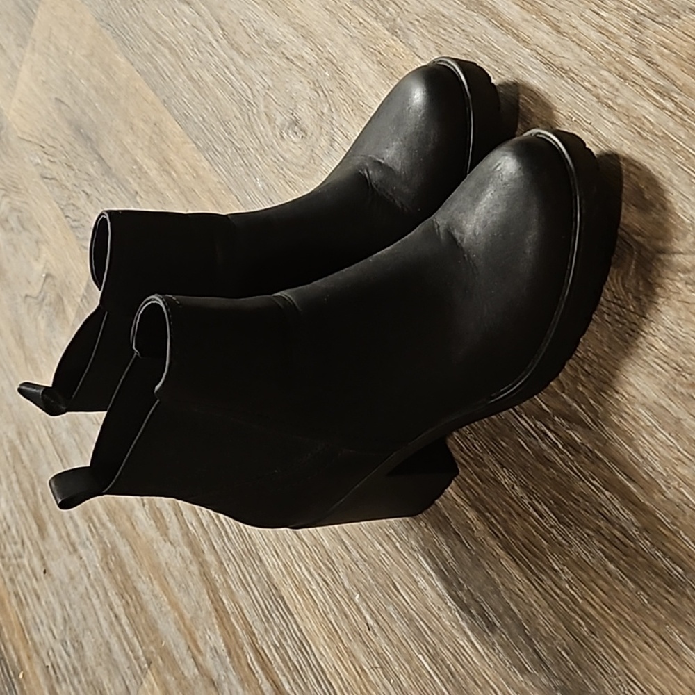 Black Slip on Heeled Bootie